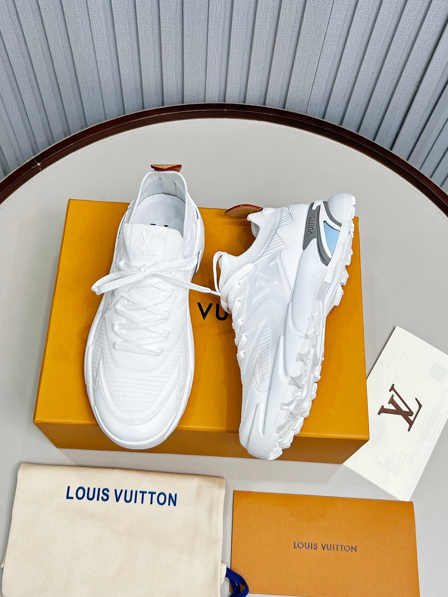 Sneaker LV Runner Tatic
