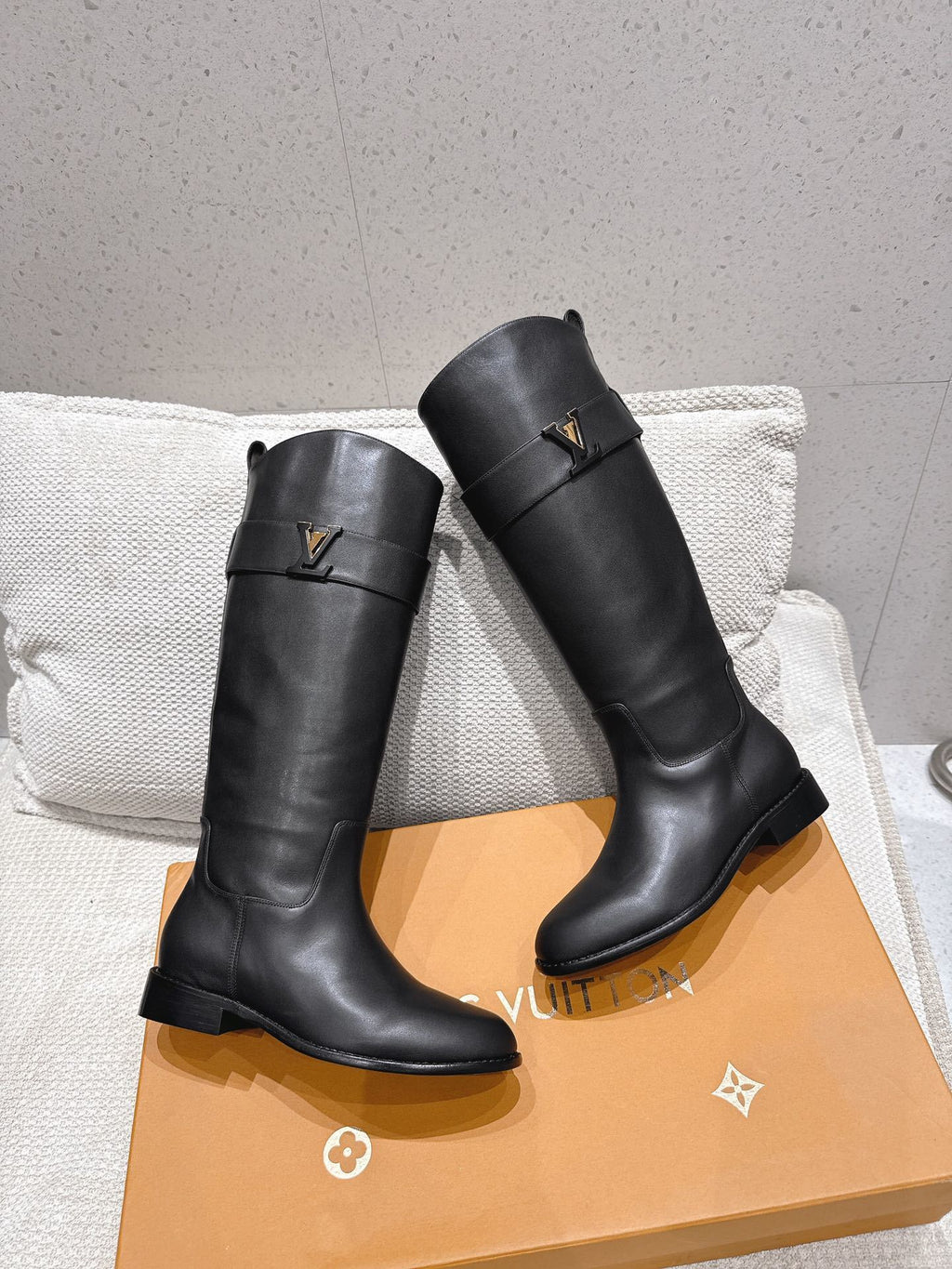 LV Botte haute plate Midtown