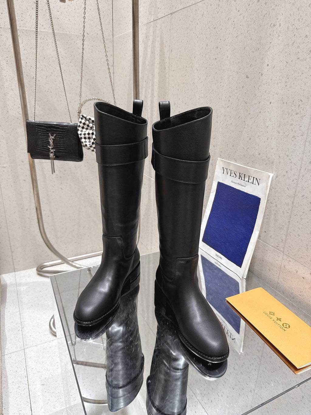 LV Botte haute plate Midtown