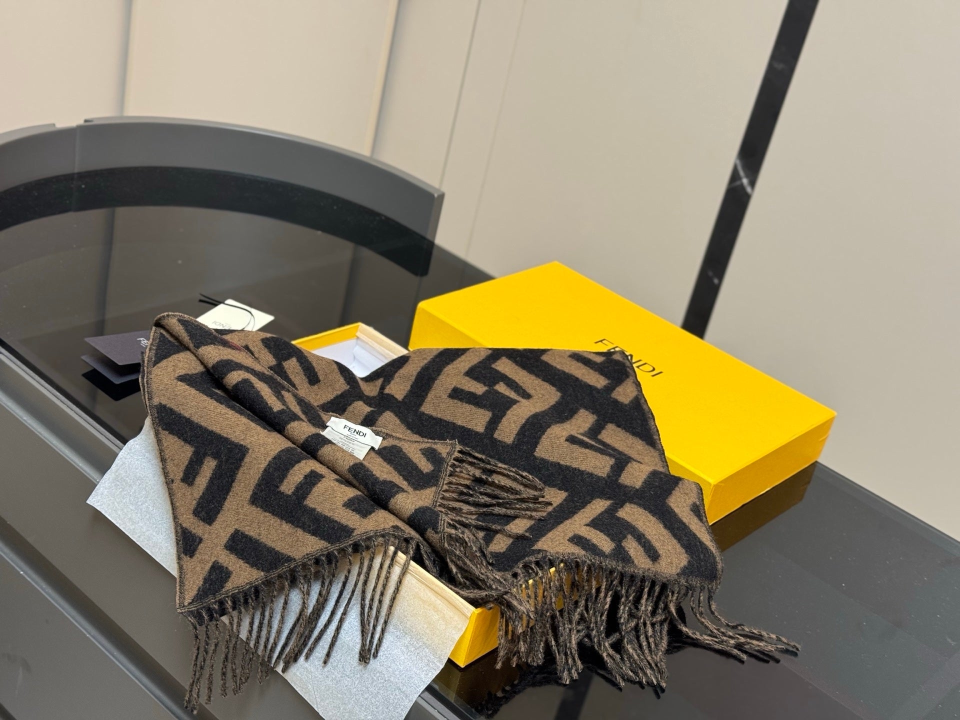 Écharpe en laine Fendi