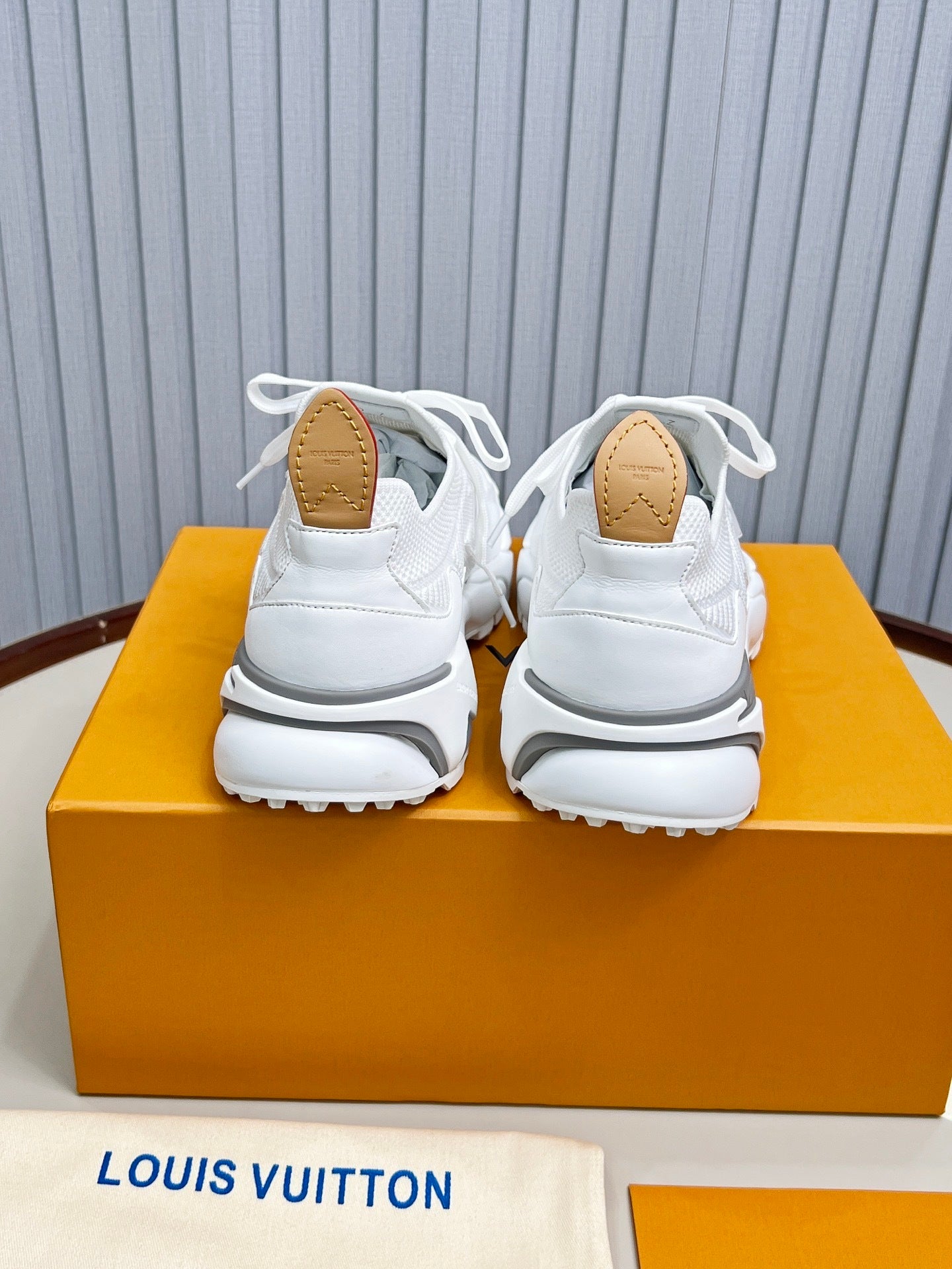 Sneaker LV Runner Tatic