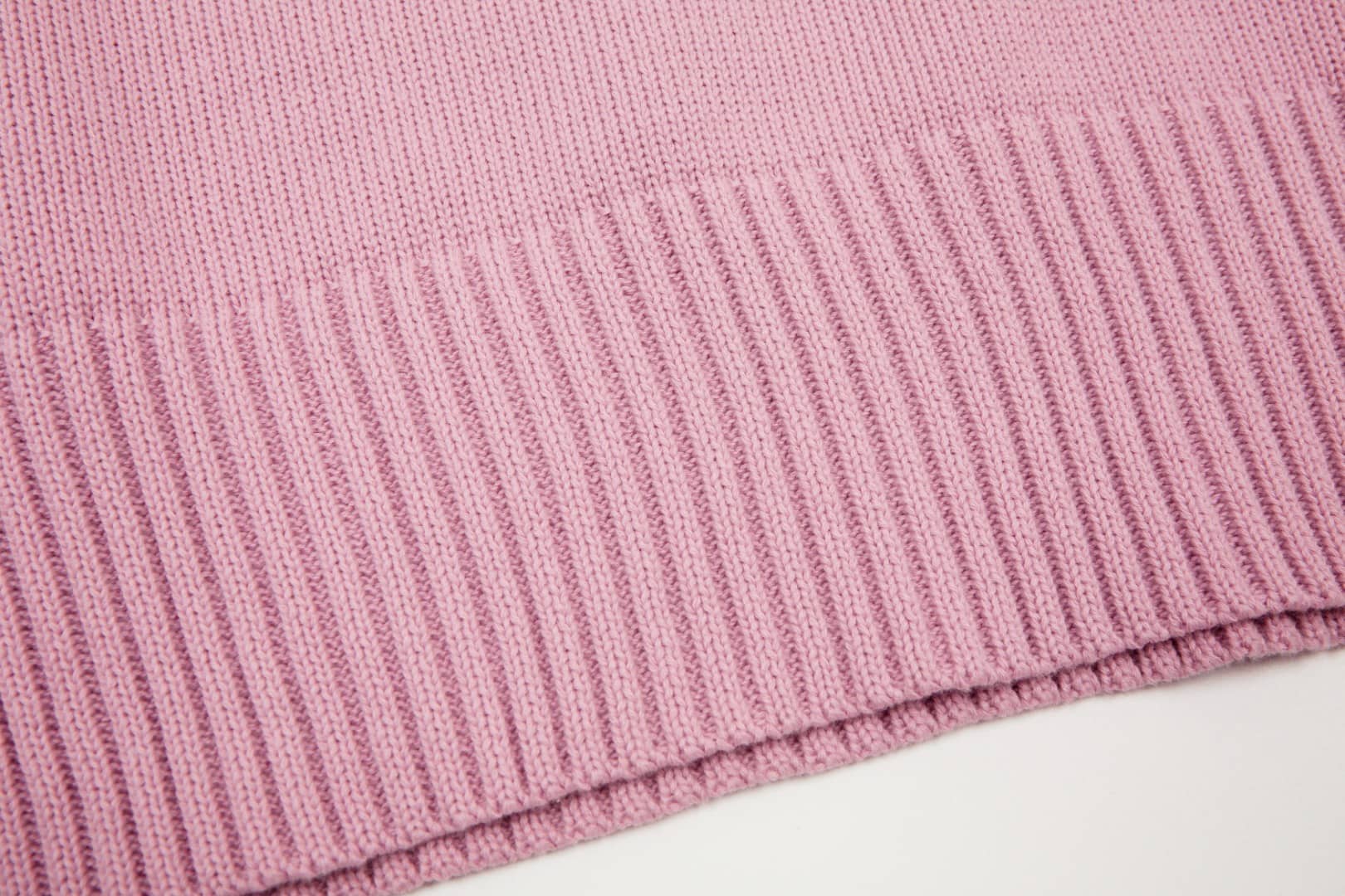Pull Col Rond Ami Rose en laine
