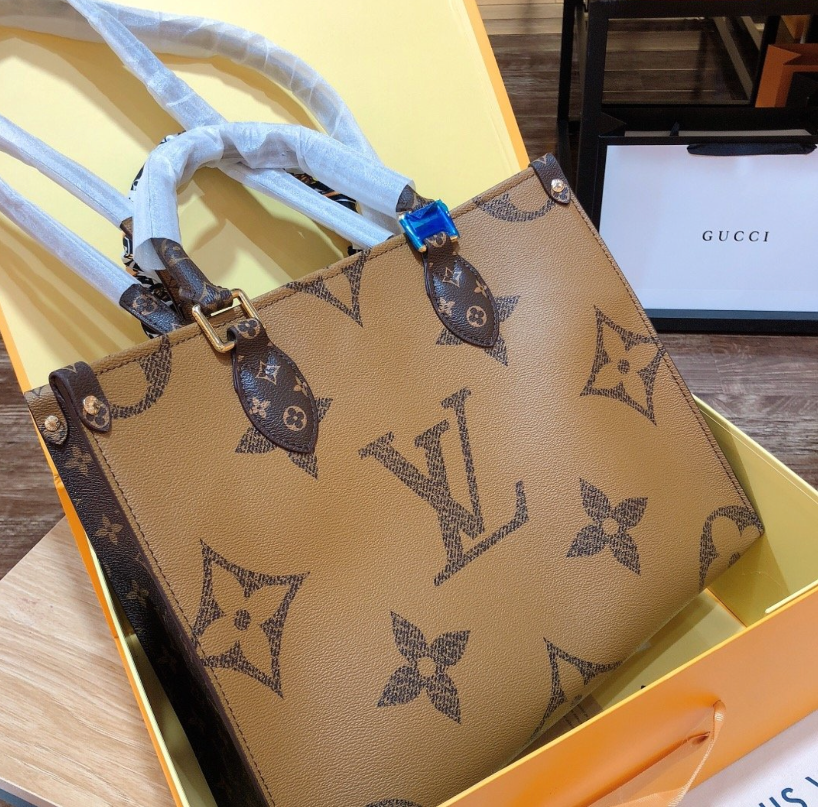 Sac à main Louis Vuitton Monogram Reverse + Foulard de sac