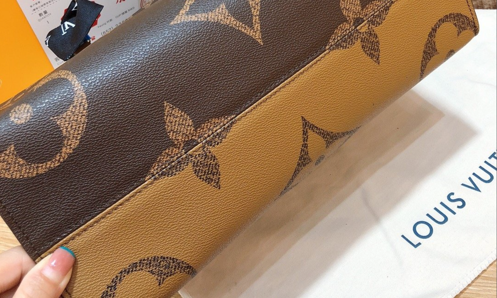 Sac à main Louis Vuitton Monogram Reverse + Foulard de sac