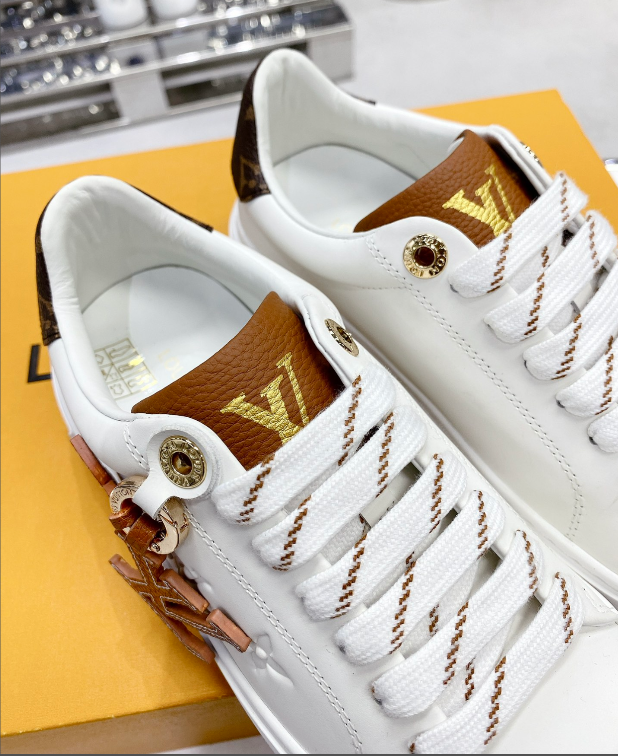 Sneakers LV Time out (Femme)