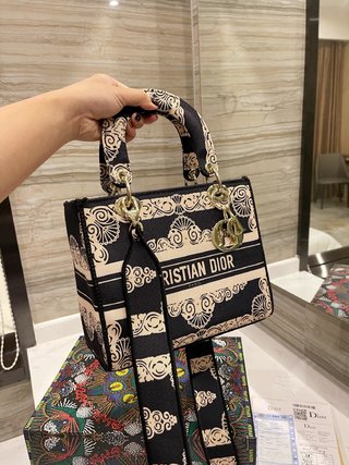 Dior Lady D-LITE