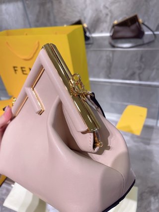 Sac Fendi First Rose 25cm