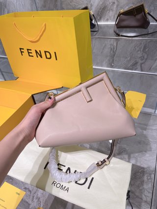 Sac Fendi First Rose 25cm