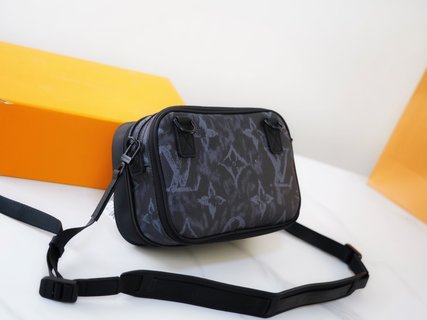 Sacoche Messenger Louis Vuitton