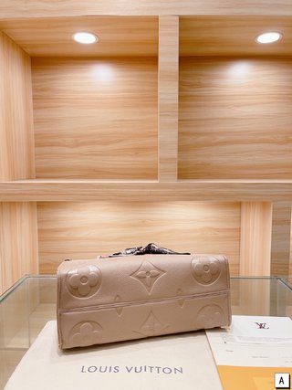 Louis Vuitton Onthego MM