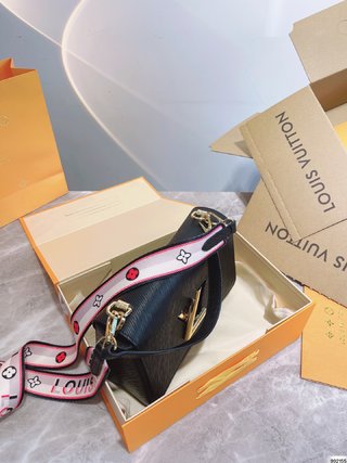 Sac Louis Vuitton Twist MM 2021