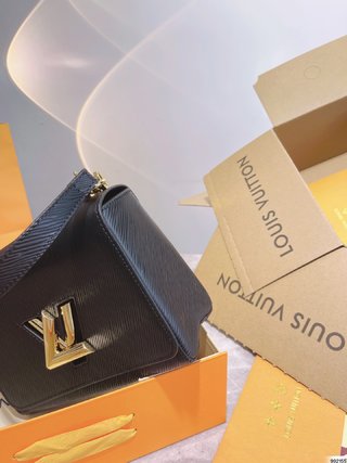 Sac Louis Vuitton Twist MM 2021