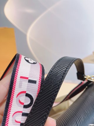 Sac Louis Vuitton Twist MM 2021