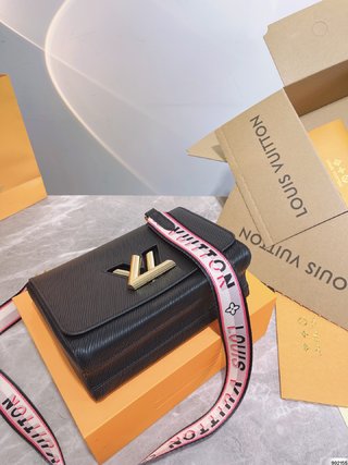 Sac Louis Vuitton Twist MM 2021