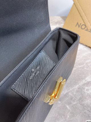 Sac Louis Vuitton Twist MM 2021